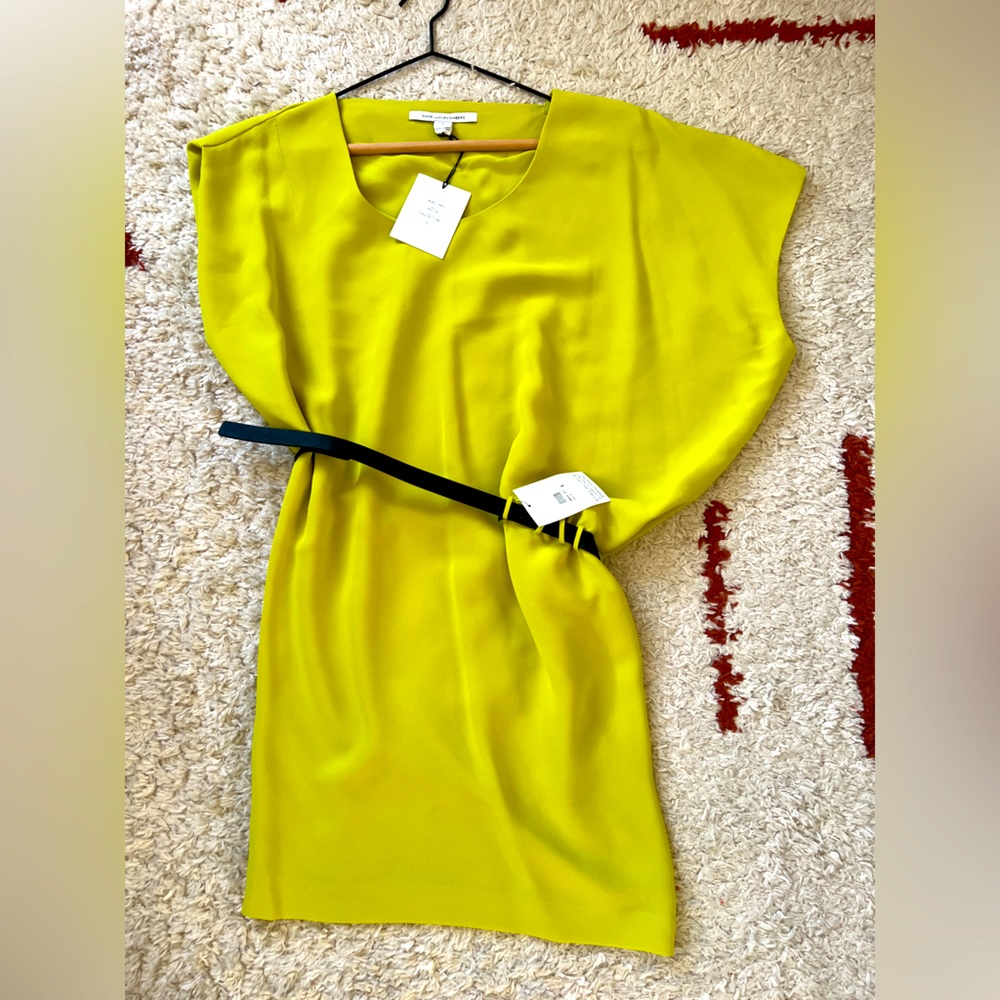 DVF DIANE VON FURSTENBERG Asymmetrical dress. Removable belt size 6 BNWT